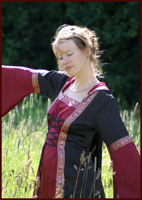 Mittelalterliches Kleid mit Kapuze und Brokat in rot/natur, rot/schwarz oder grün/natur
