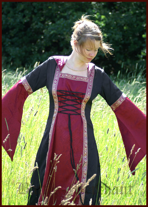 Mittelalterliches Kleid mit Kapuze und Brokat in rot/natur, rot/schwarz oder grün/natur