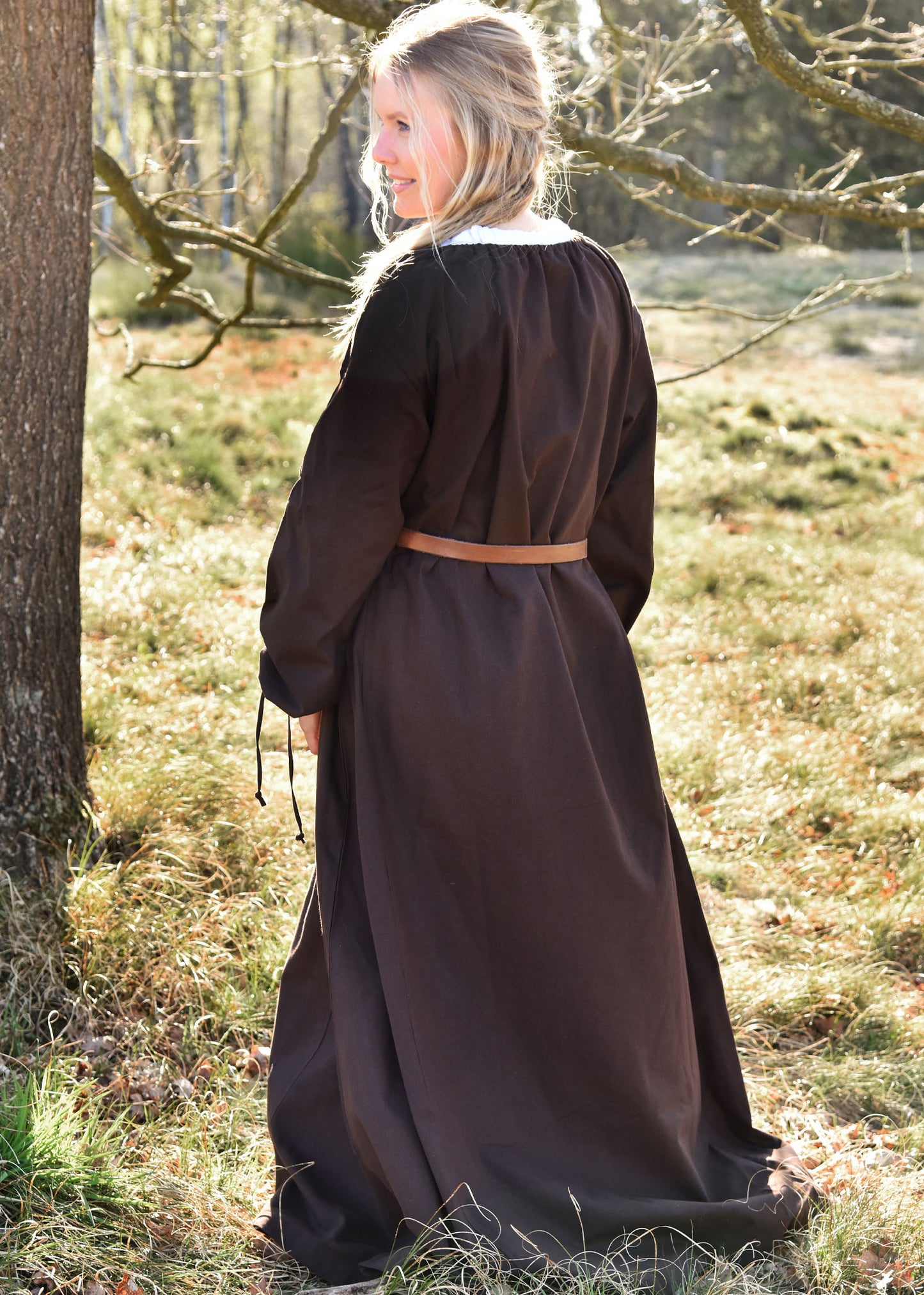 Einfaches mittelalterliches Kleid / Unterkleid Braun