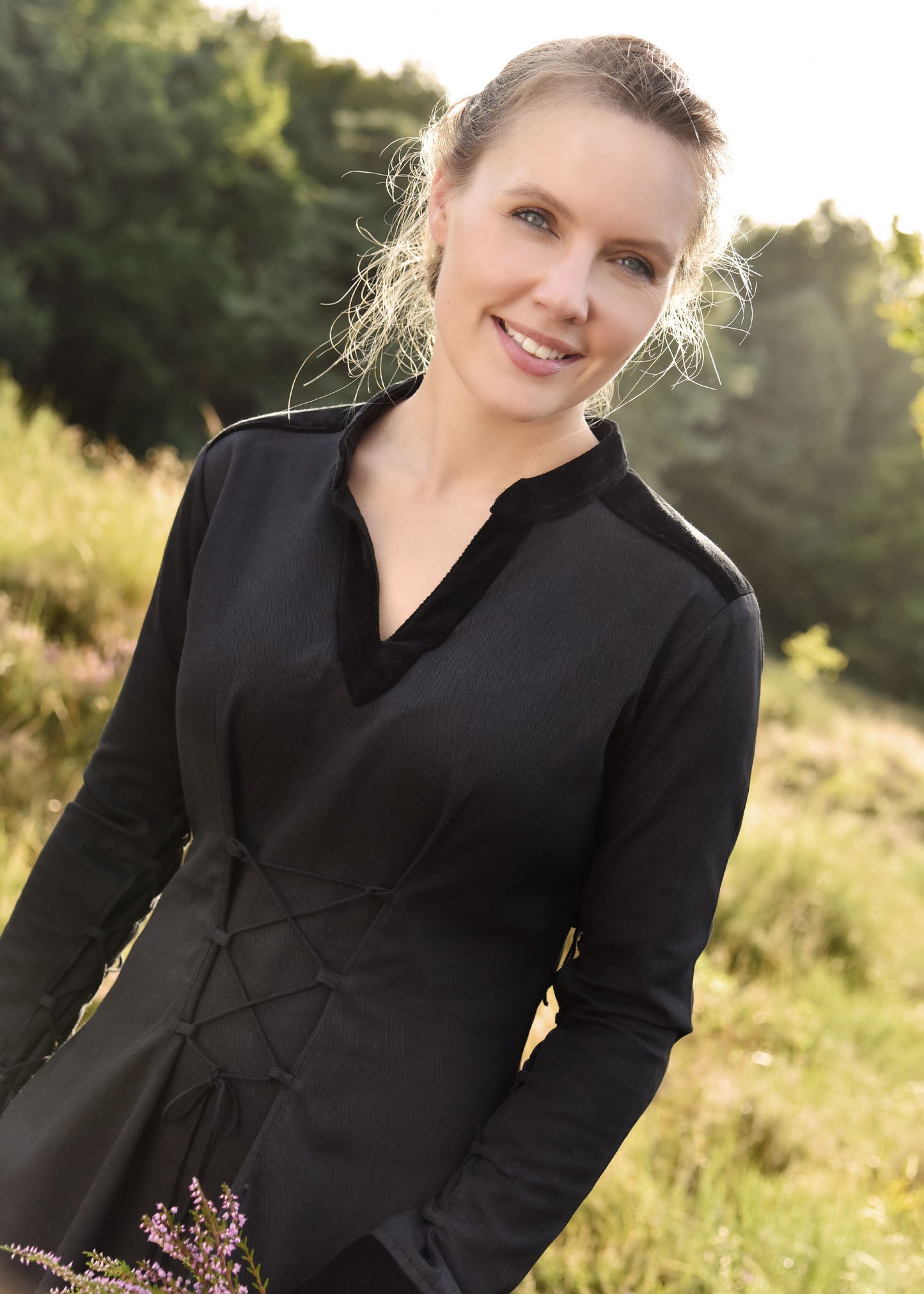Mittelalterkleid mit Samt-Details, schwarz