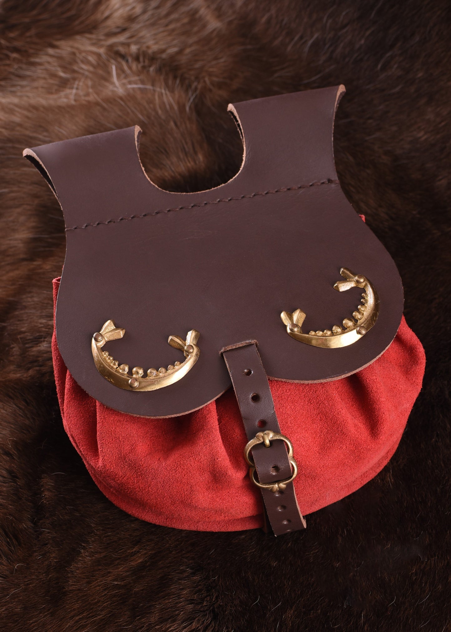 Mittelalterliche Gürteltasche aus Leder, rot oder braun