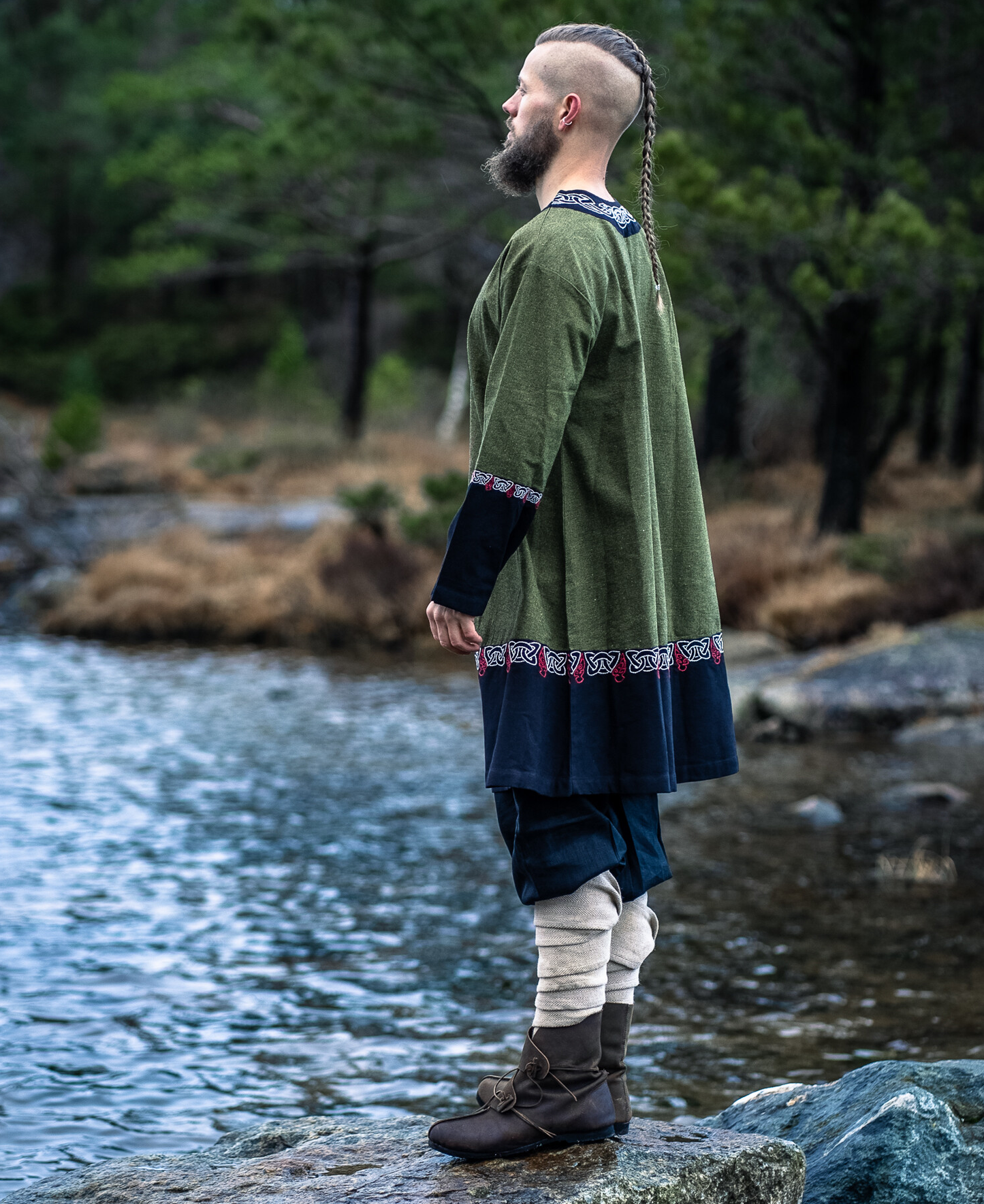 Wikinger Tunika mit aufwändiger Stickerei – Tradition trifft Stil