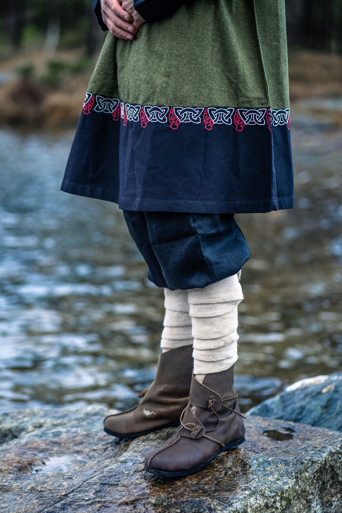 Wikinger Tunika mit aufwändiger Stickerei – Tradition trifft Stil