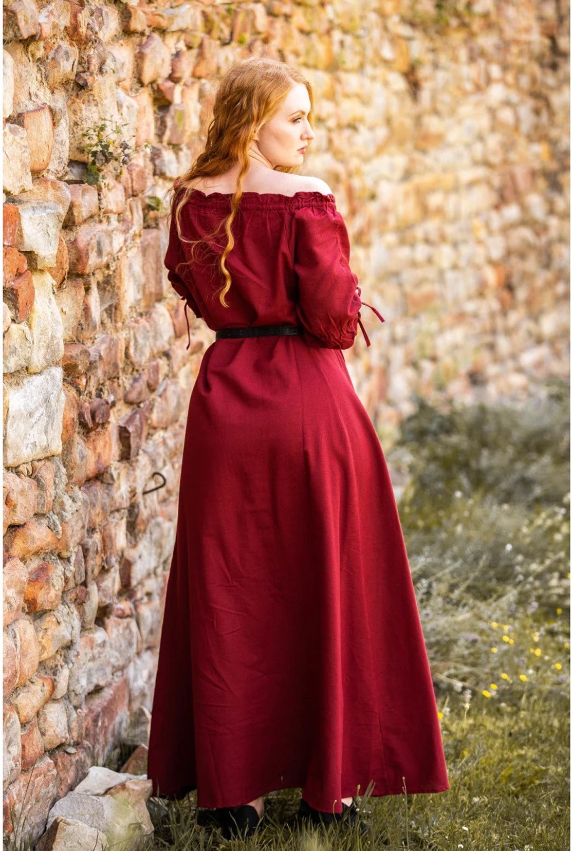 Mittelalterliches bodenlanges Kurzarmkleid in Rot