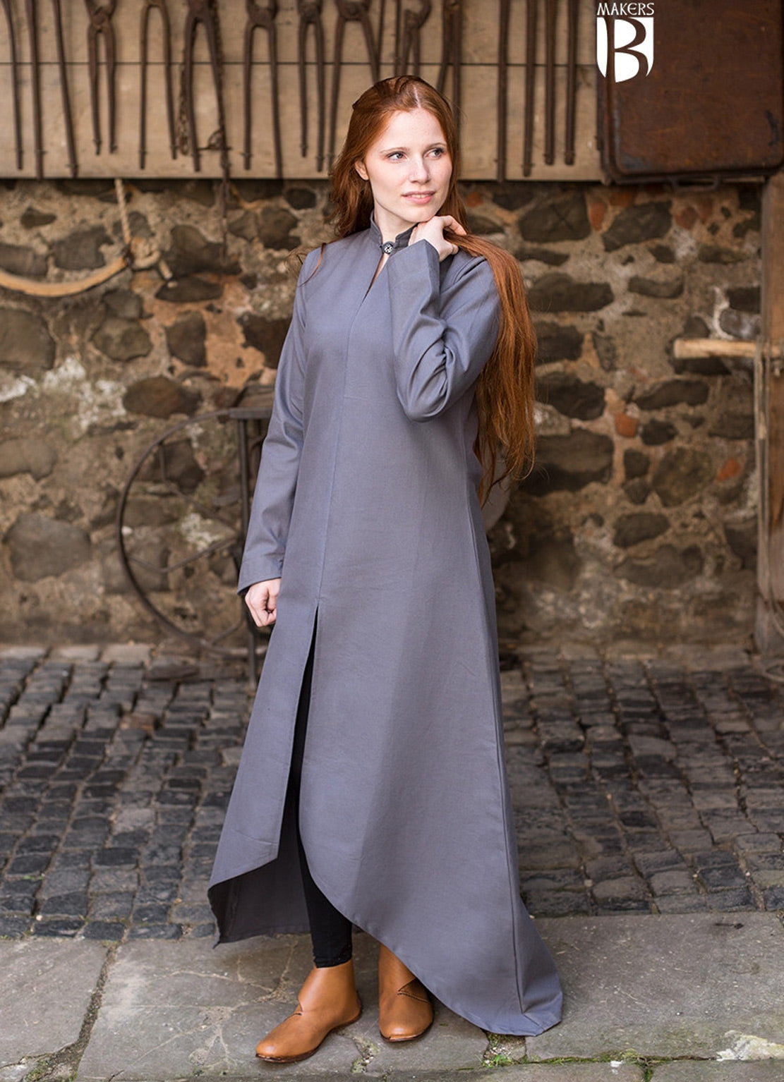 Mittelalterliches Gewand in Grau