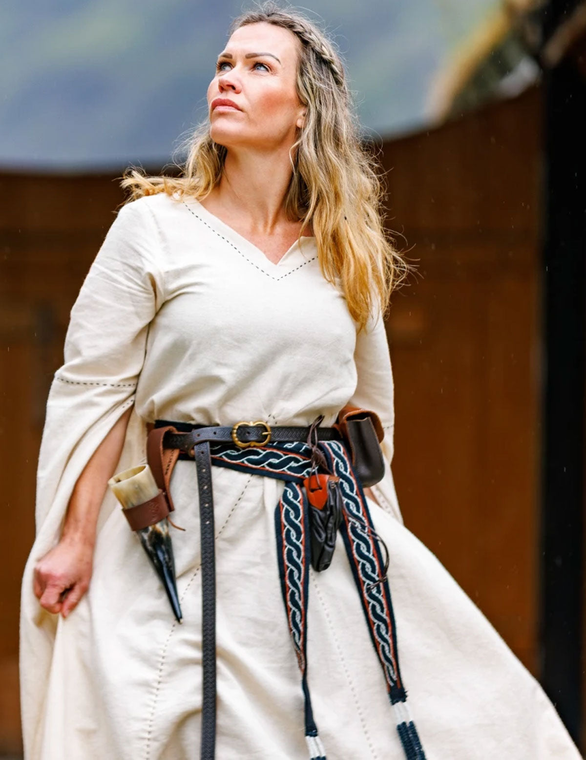 Mittelalter Kleid mit weiten Ärmeln Natur