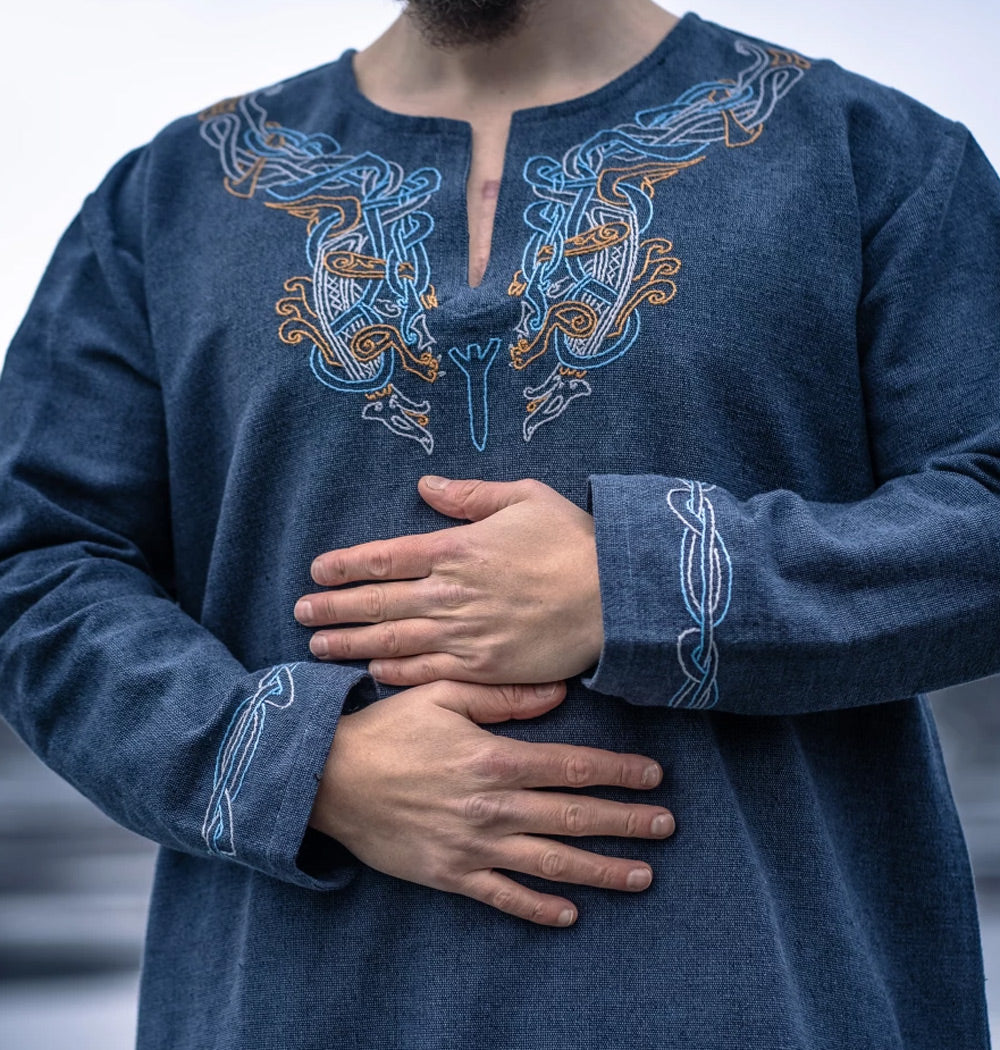 Wikinger Tunika mit Urnes-Stil Handstickerei Graublau