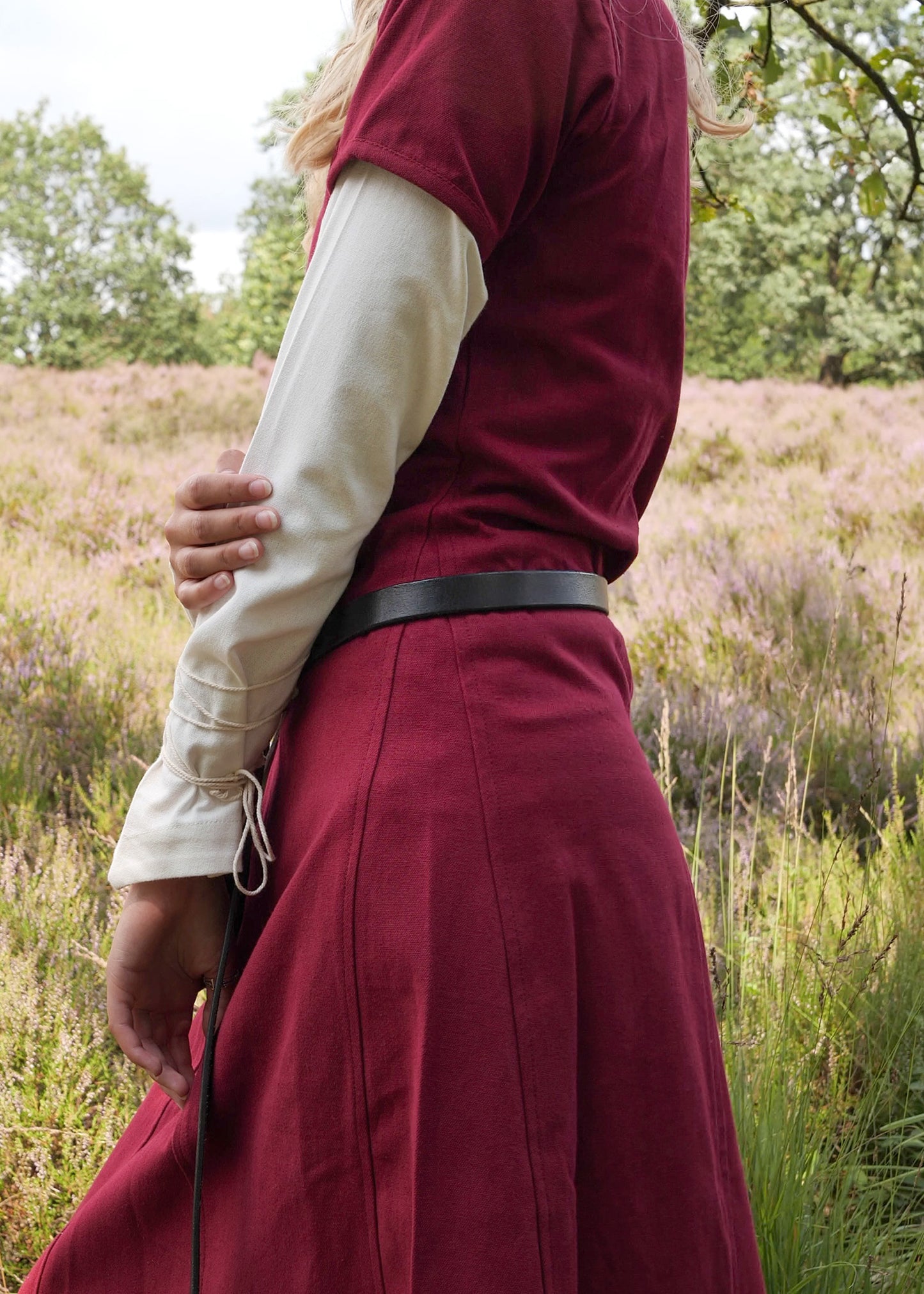 Kurzärmelige Cotehardie, Mittelalterkleid, weinrot