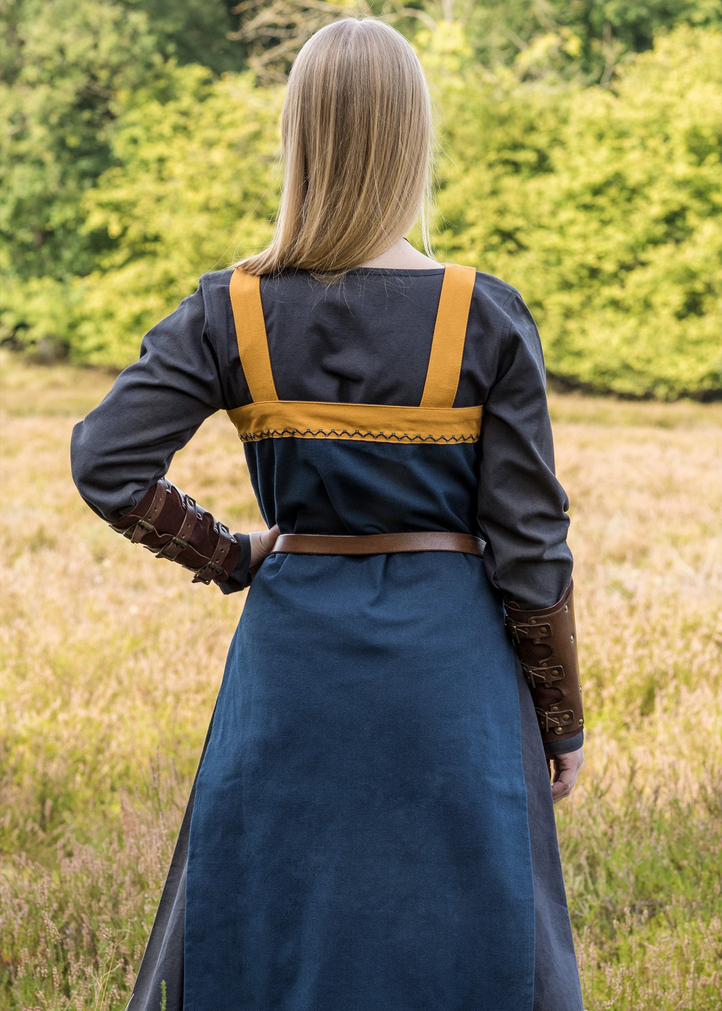 Wikinger Trägerkleid / Schürzenkleid  mit Stickerei, blau/senfgelb