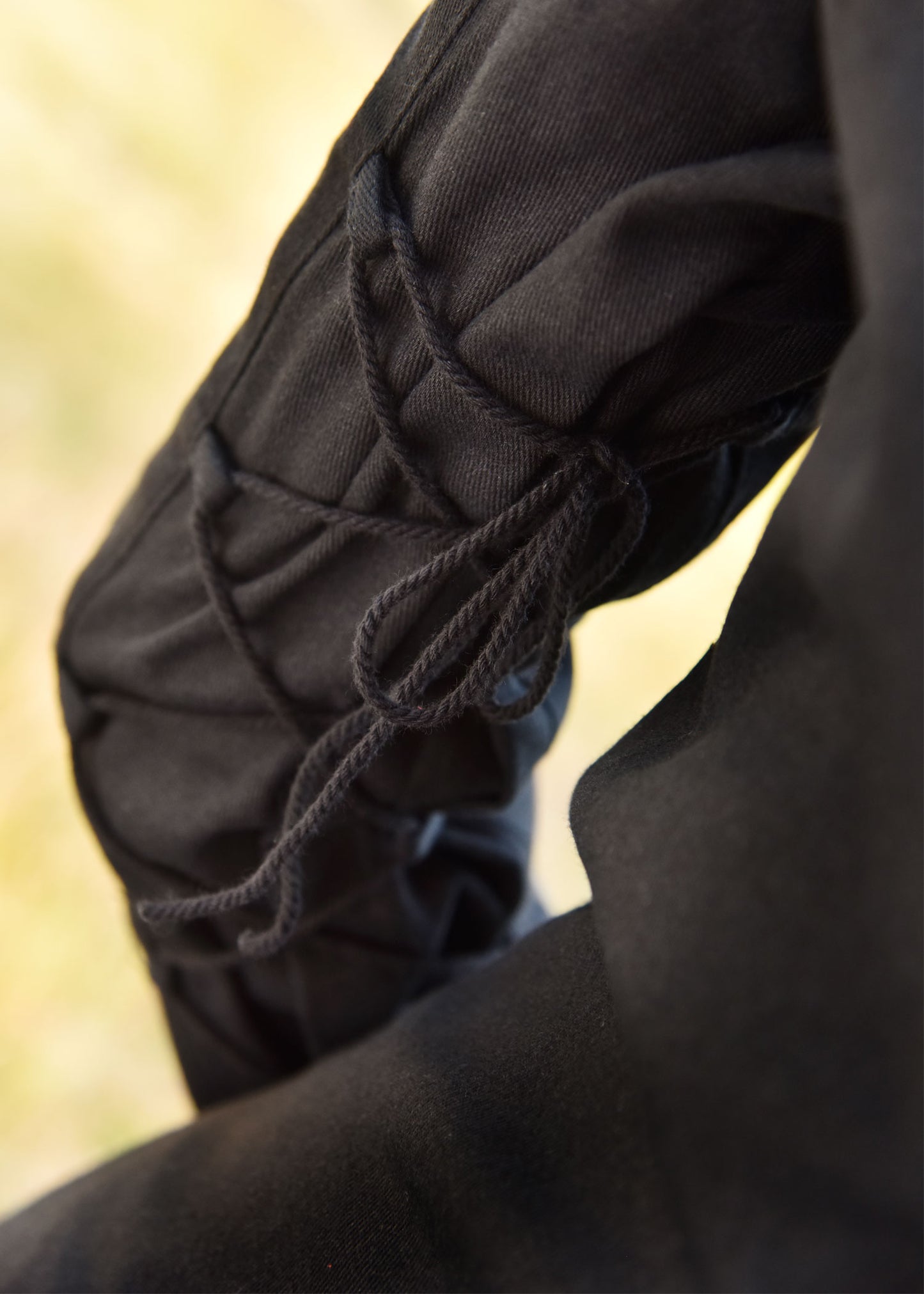 Mittelalterkleid mit Samt-Details, schwarz