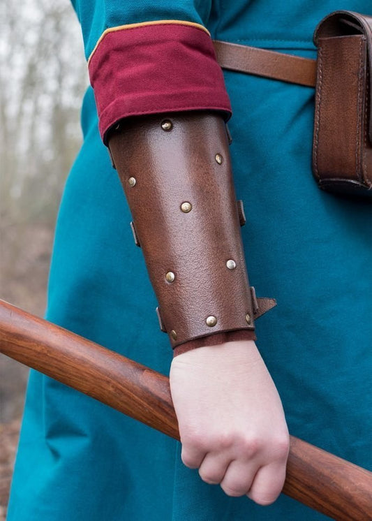 Armschützer, Stulpen aus Leder mit Nieten und Wildleder, Paar, in schwarz oder braun