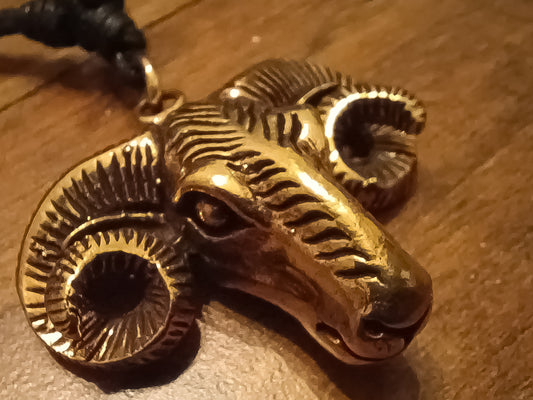 Imposanter Widderkopf Bronze Anhänger