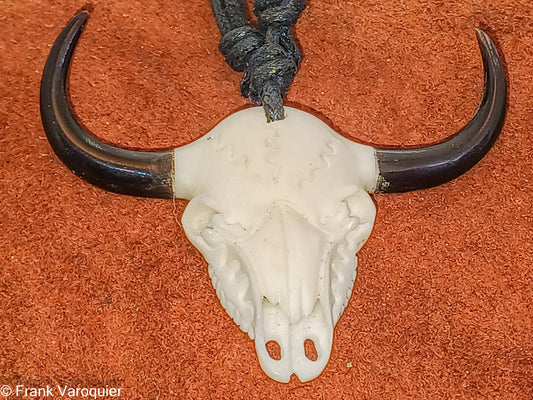 Büffelschädel aus Horn und Knochen Anhänger