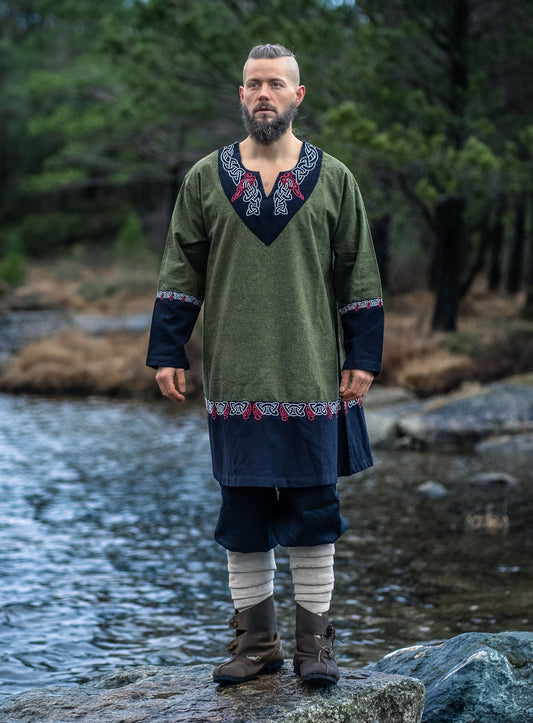 Wikinger Tunika mit aufwändiger Stickerei – Tradition trifft Stil