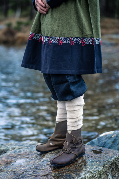 Wikinger Tunika mit aufwändiger Stickerei – Tradition trifft Stil