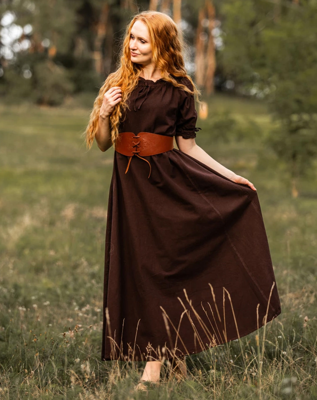 Mittelalterliches Bodenlanges Kurzarmkleid Braun