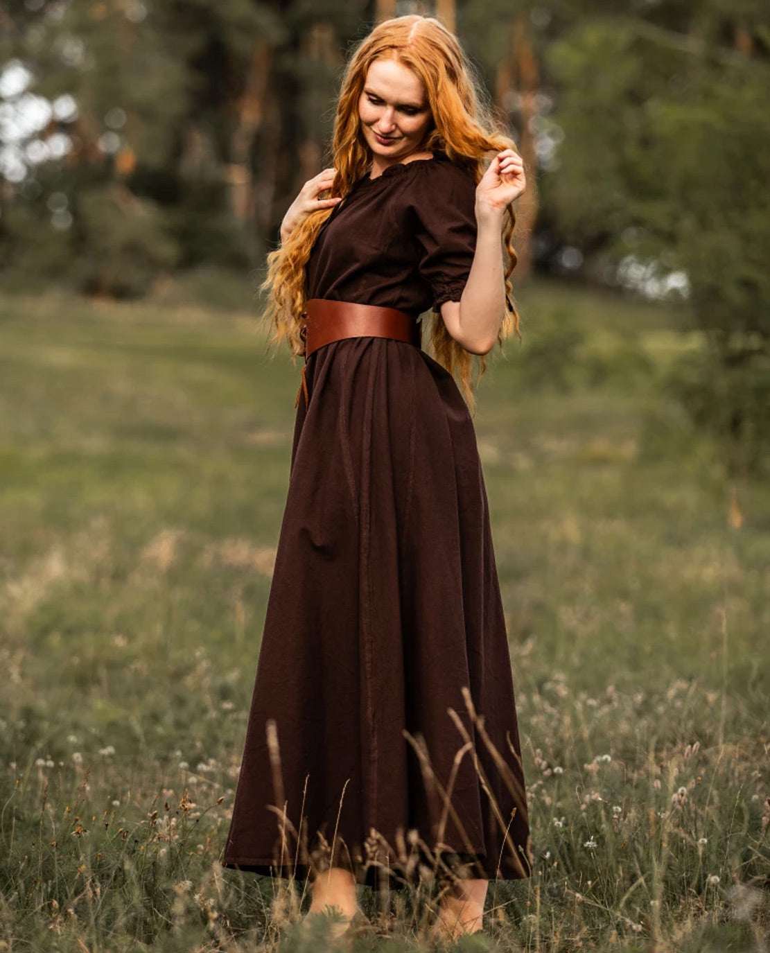 Mittelalterliches Bodenlanges Kurzarmkleid Braun
