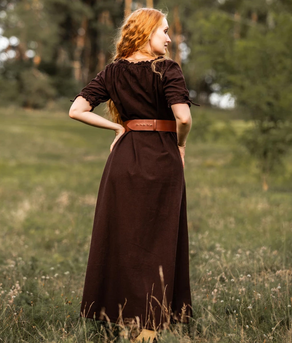 Mittelalterliches Bodenlanges Kurzarmkleid Braun