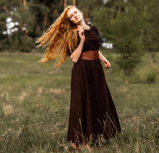 Mittelalterliches Bodenlanges Kurzarmkleid Braun