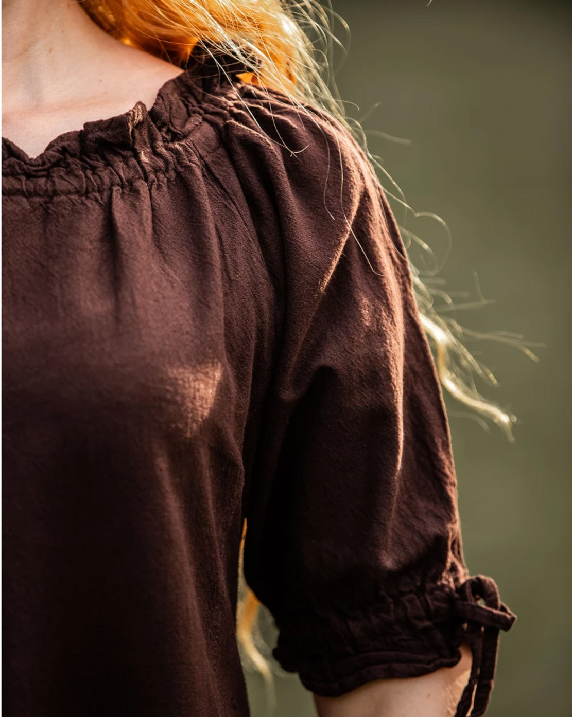 Mittelalterliches Bodenlanges Kurzarmkleid Braun