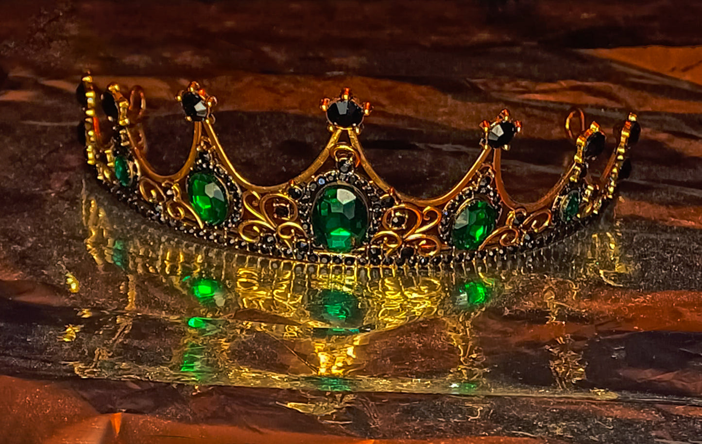 Diadem aus Bronze mit grünem Strass (Ø 15cm, 5cm hoch)