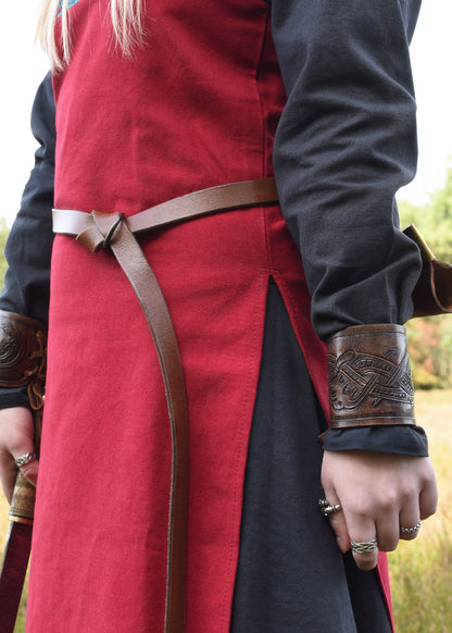 Armschützer aus Leder mit geprägtem Drachenmotiv, Jelling-Stil, Paar, dunkelbraun