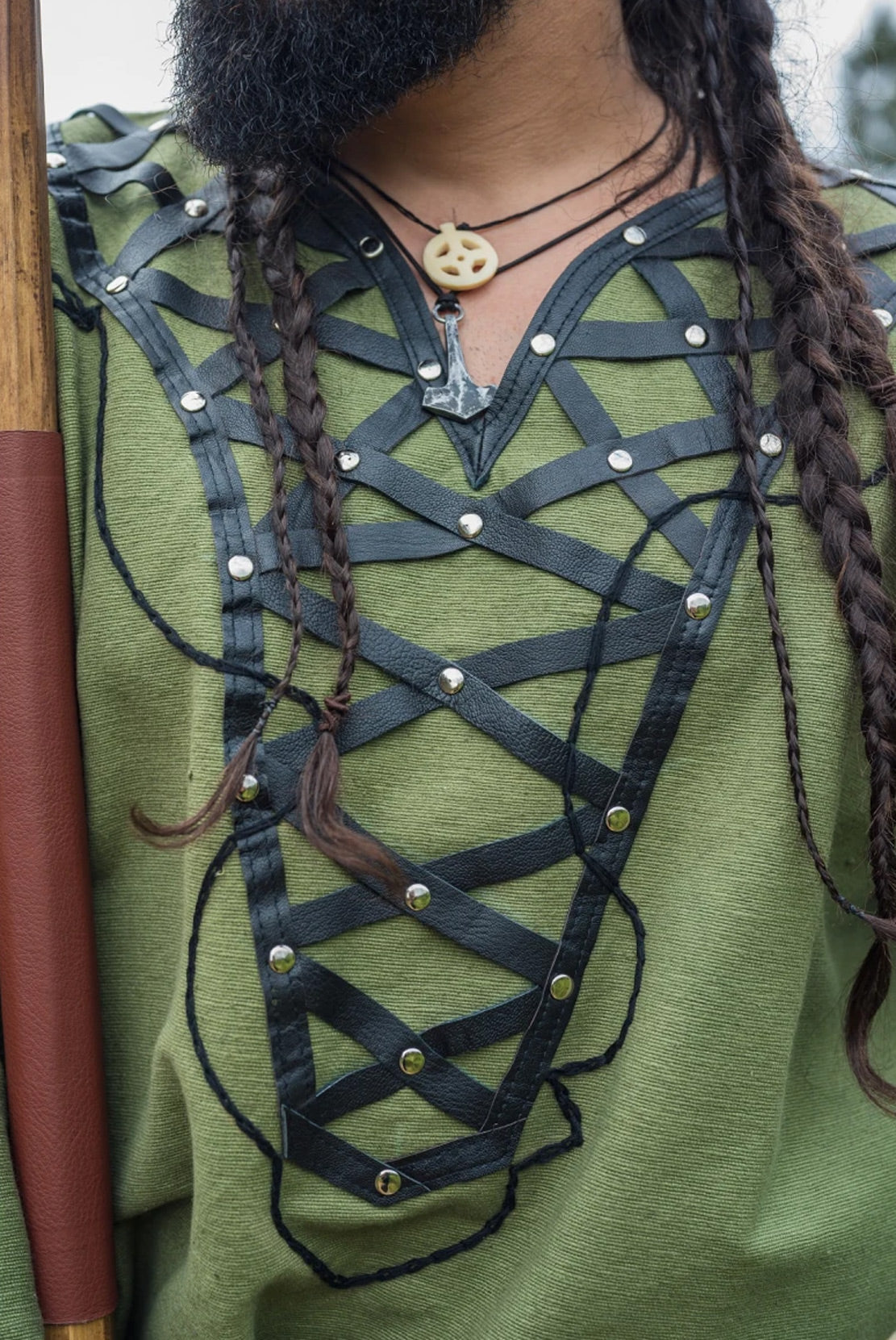 Wikinger Tunika mit aufwändigen Lederapplikationen in grün