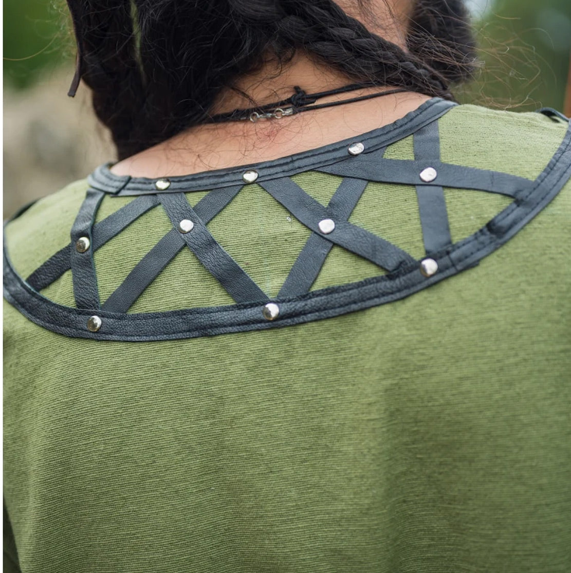 Wikinger Tunika mit aufwändigen Lederapplikationen in grün